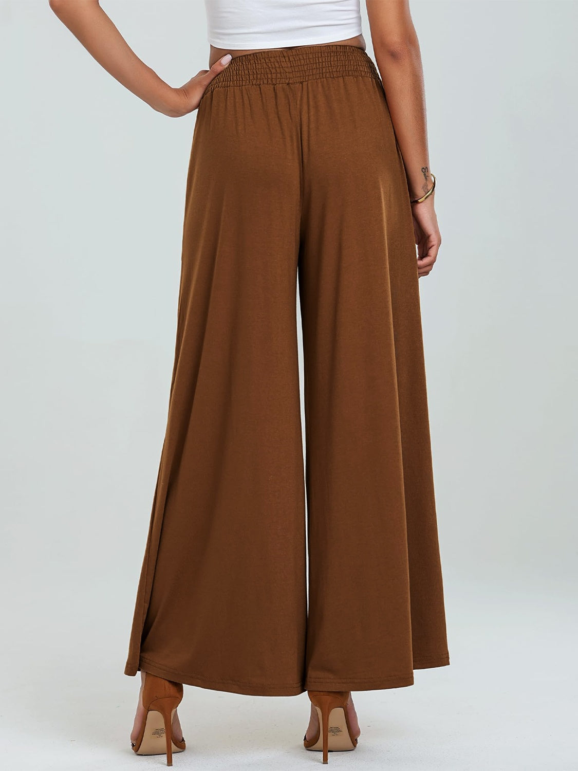 Elastic waist palazzo trousers in caramel with wide legs and pockets.
