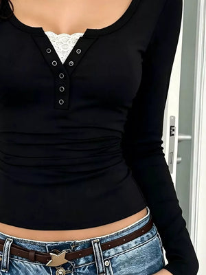 classic t-shirt in Black with henley