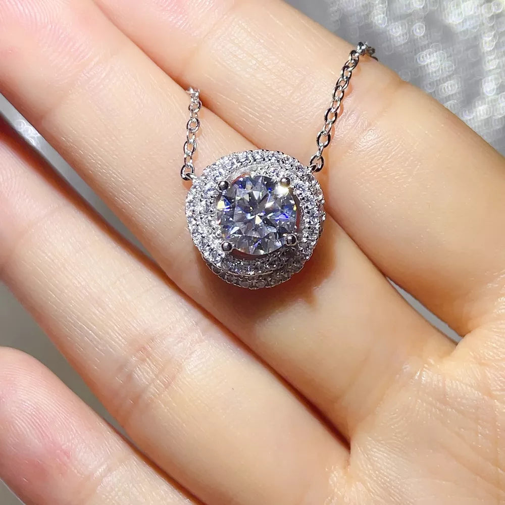2 Carat 925 Sterling Silver Moissanite Pendant Necklace, close-up detail