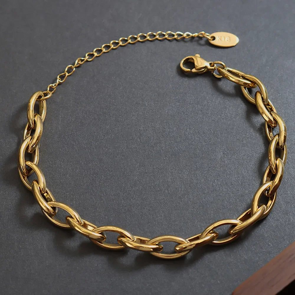 Gold chain bracelet with oval links and adjustable clasp