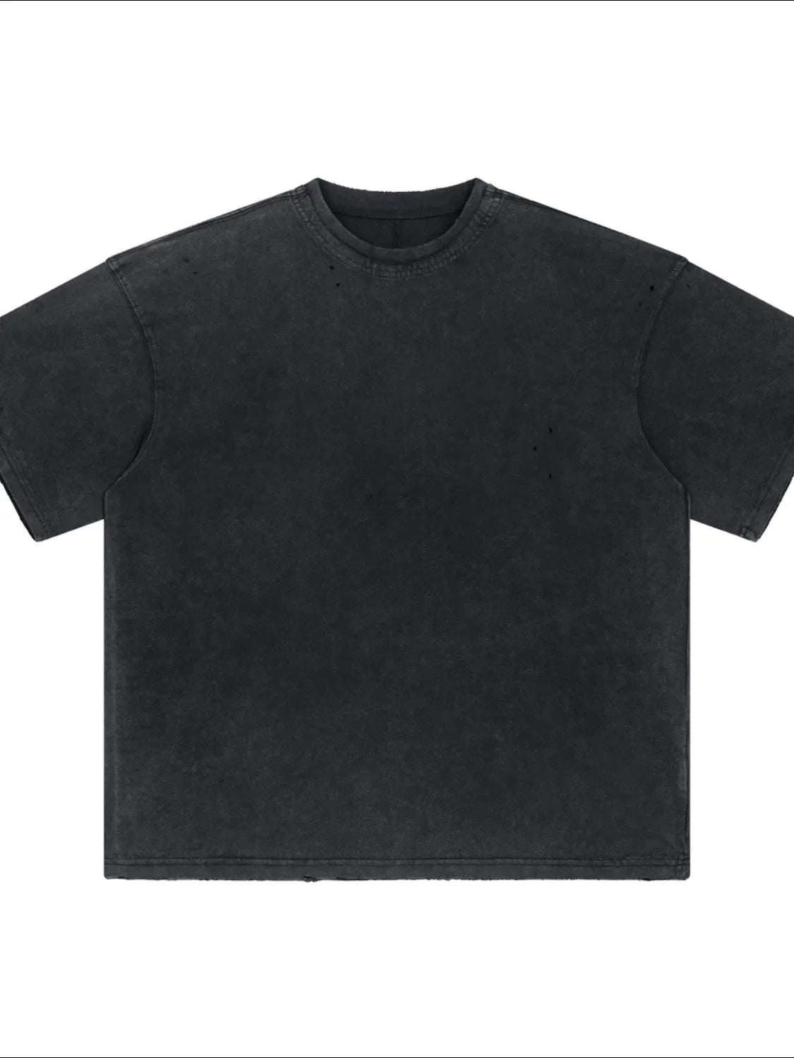 Black oversized tee with distressed details and washed effect, 100% cotton.