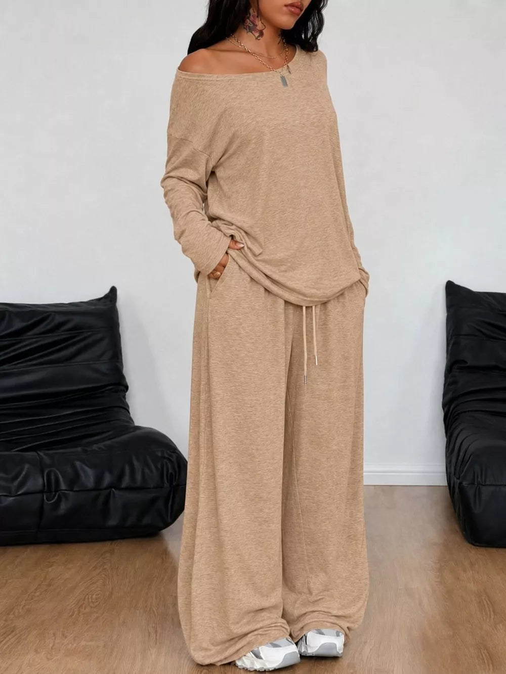 Loose Fit One-shoulder T-shirt And Pants Set Plus Size in Black, model styling view