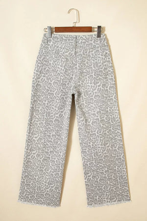Chic high-waisted leopard print jeans in grey with frayed hem.