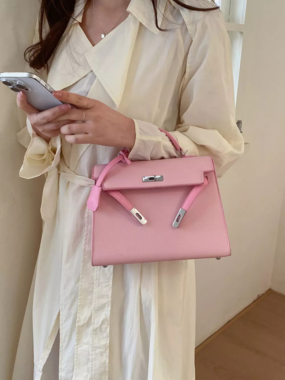 Contrast Trimmed Top-handle Crossbody Bag in Pink, fabric detail