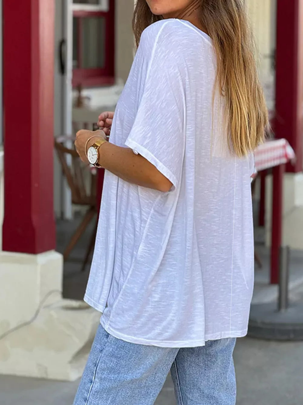 White relaxed fit V-neck t-shirt with short sleeves, made of 100% polyester.
