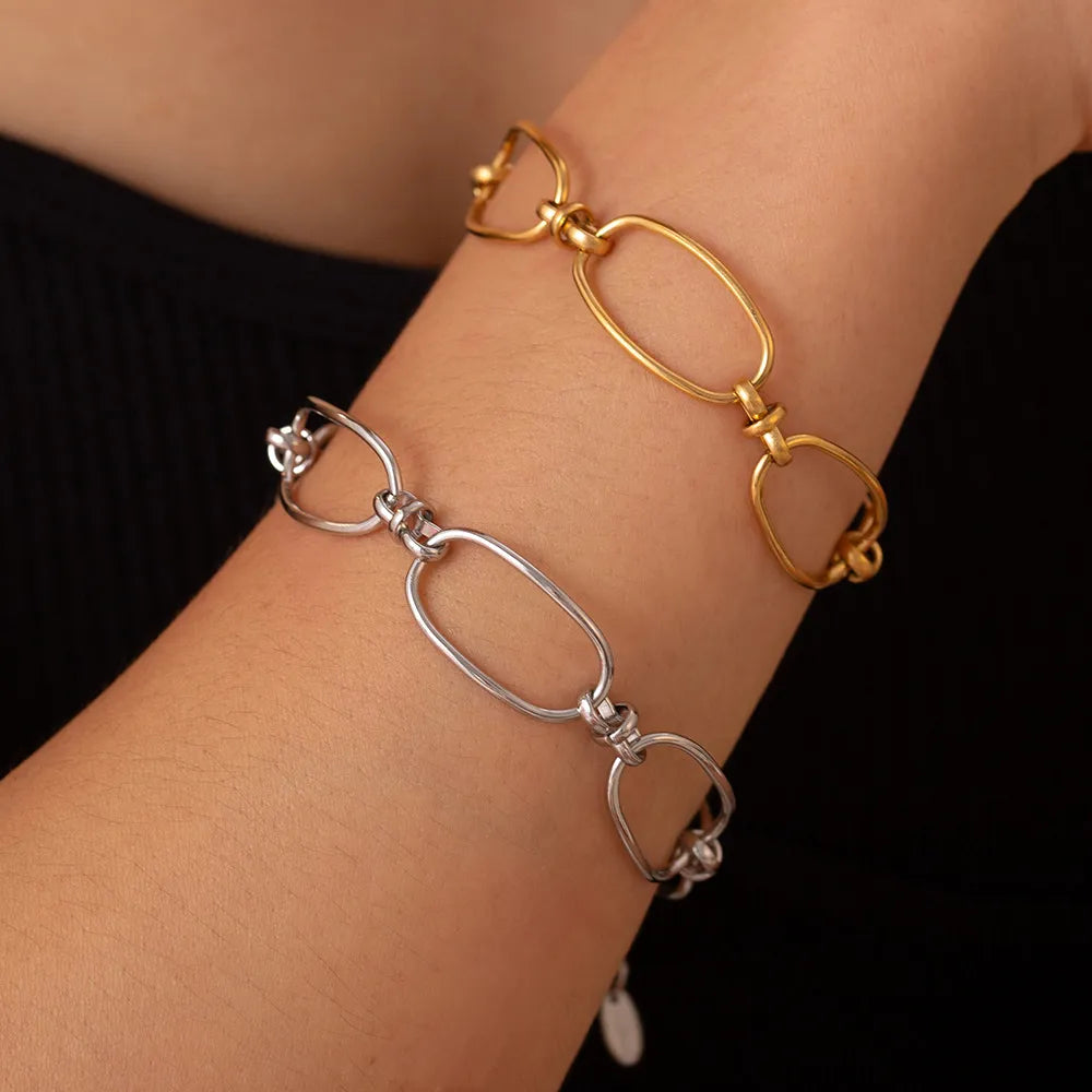Elongated oval link bracelet in gold and silver, 18K gold-plated.