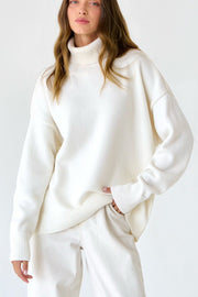 Relaxed roll-neck sweater in white, featuring a boxy knit and ribbed cuffs and hem.