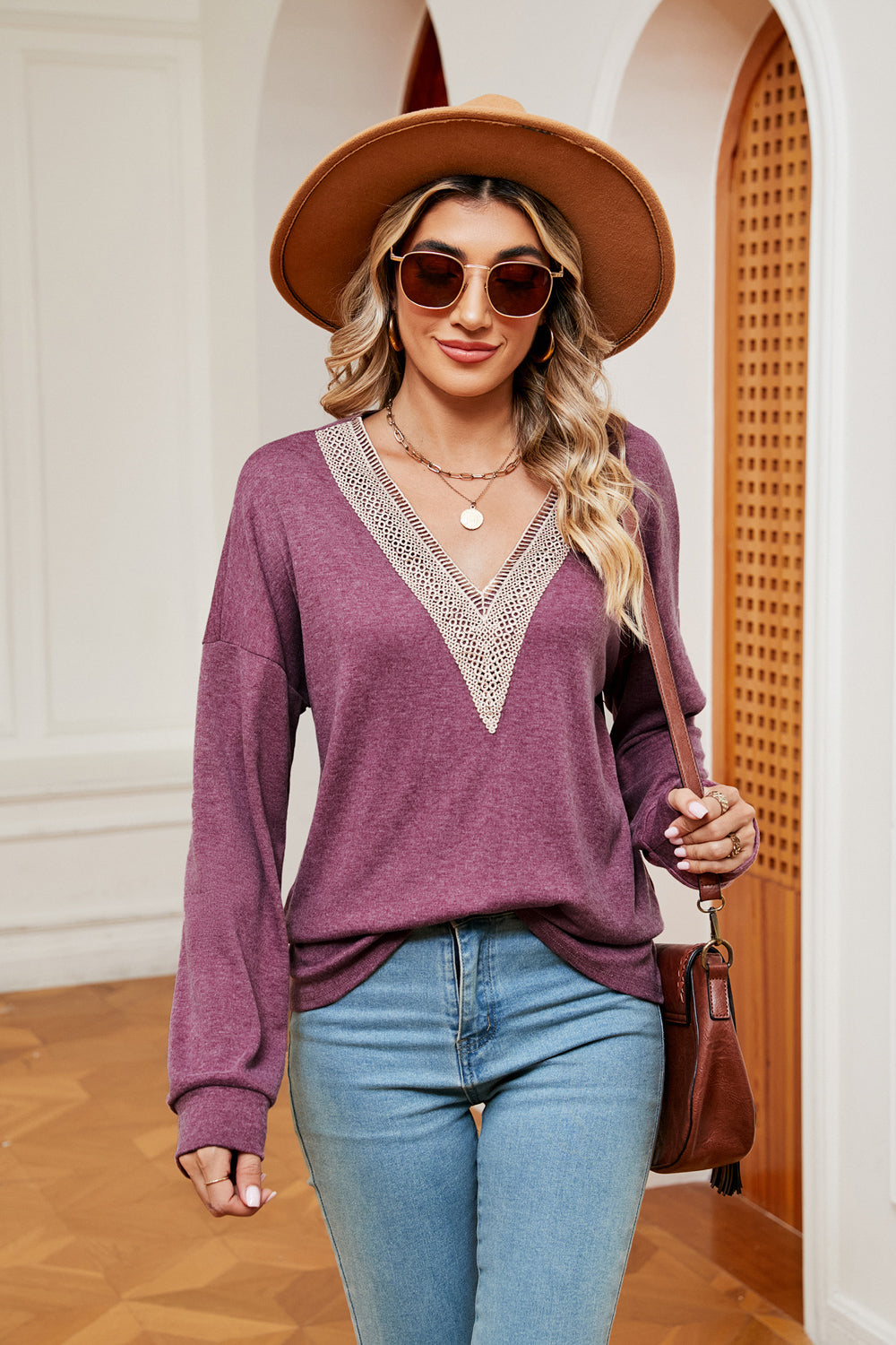 Relaxed knit sweater in lilac with lace-trimmed V-neck and long sleeves