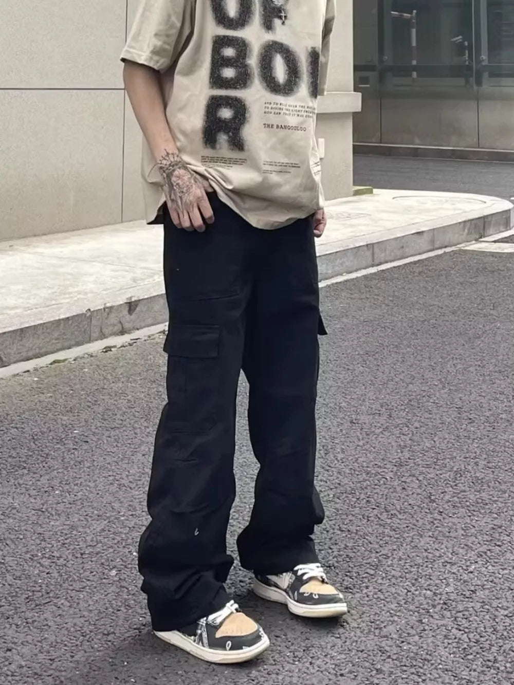 Men's black relaxed fit cotton cargo pants with multiple pockets.