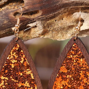 Wood-framed teardrop earrings with glitter detail in caramel color.