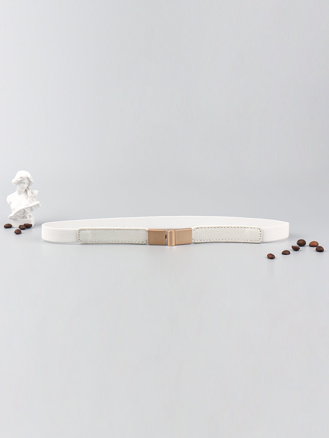 White elasticated buckle belt with gold-tone buckle and leather detail