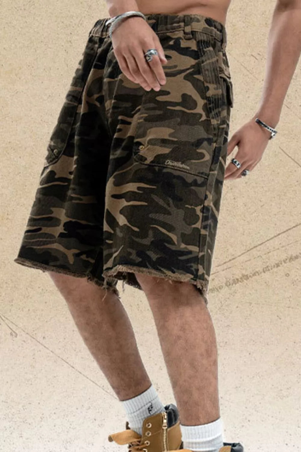 Men's Raw Hem Relaxed Fit Shorts, close-up detail