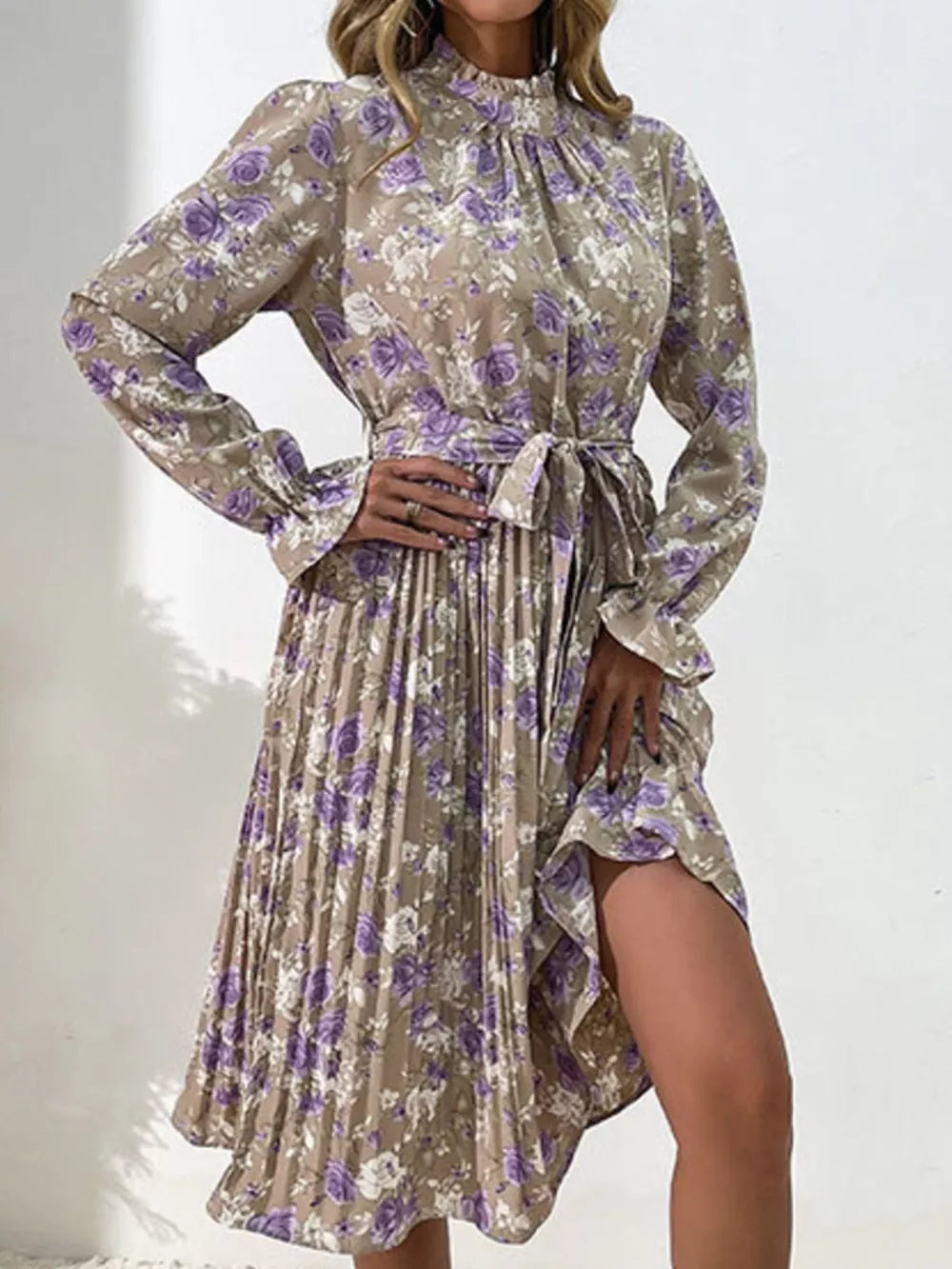 Midi dress with floral print, tie waist, and pleated skirt in khaki.