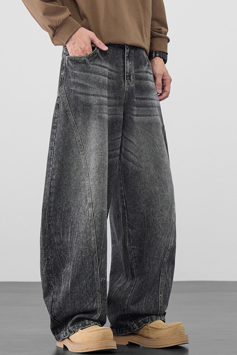 Oversized wide-leg dark gray cotton jeans with a relaxed fit.