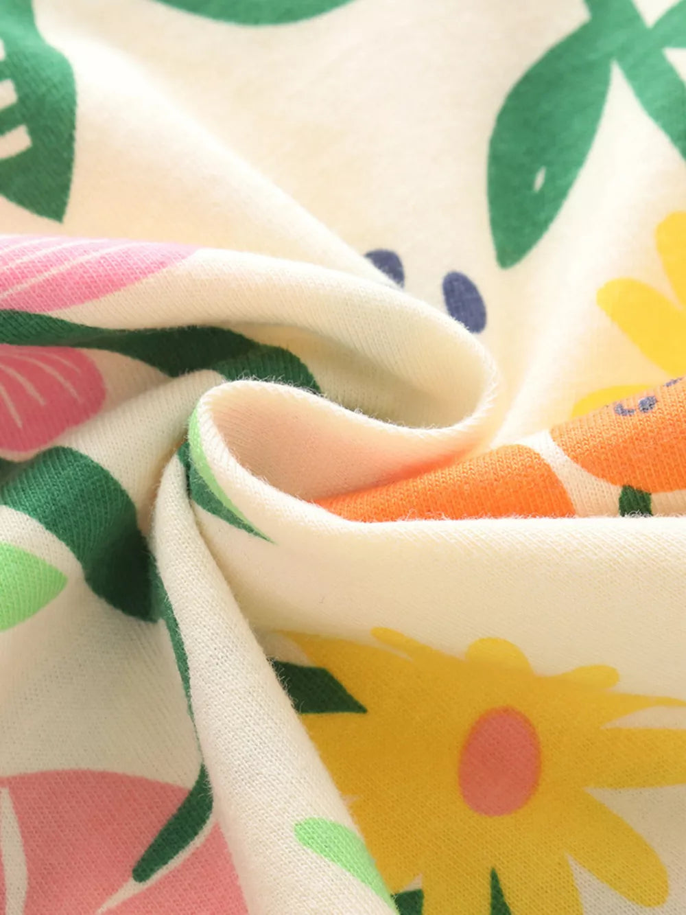 Baby t-shirt with floral and fruit print, ruffled detail, cotton fabric.
