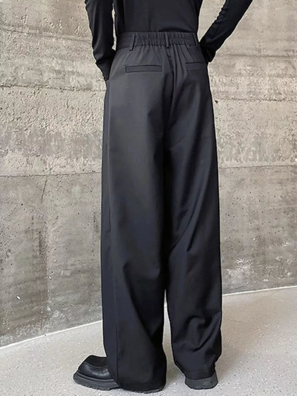 Men's Pleated Wide-leg Pants in Black, close-up detail