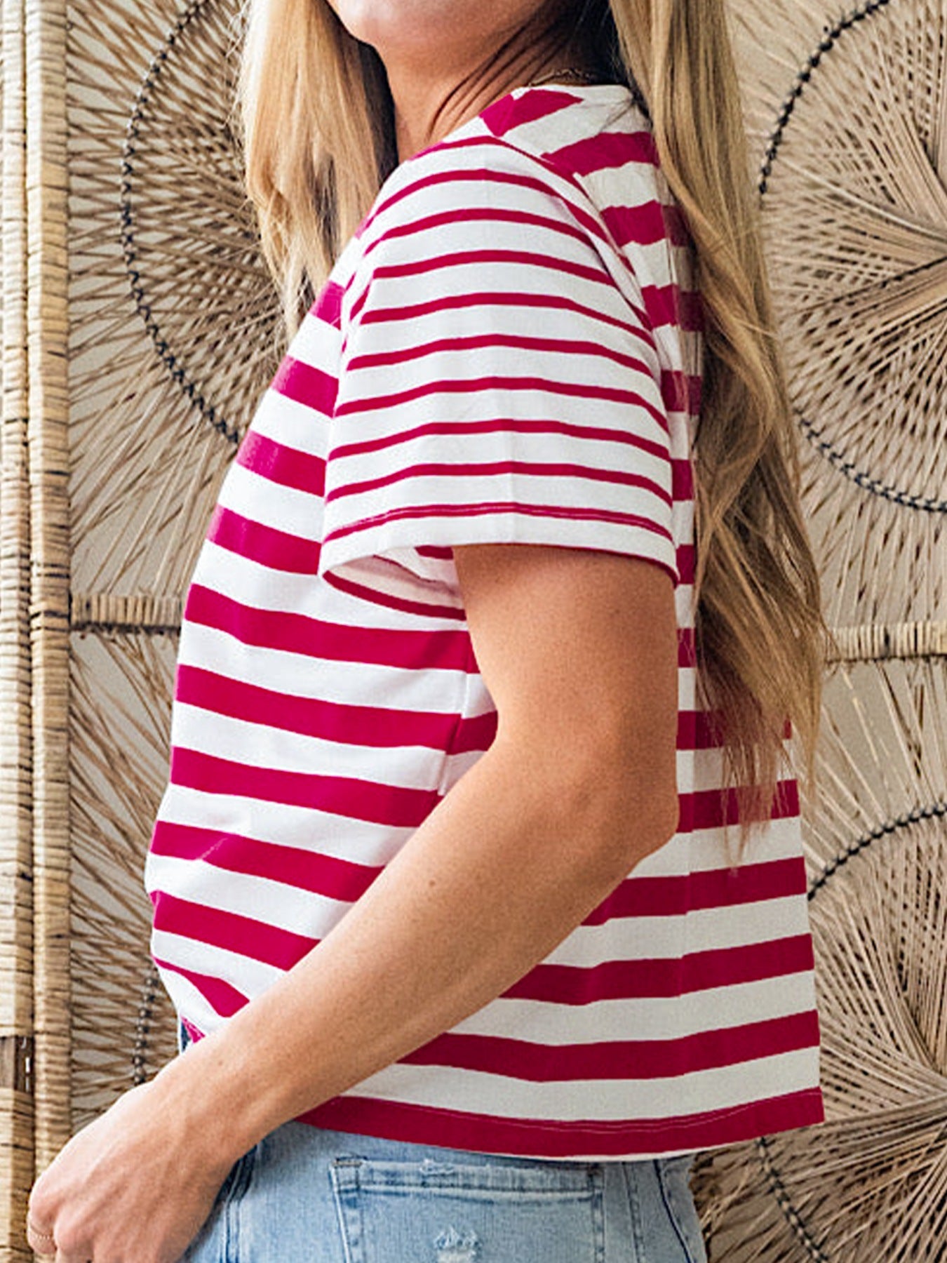 Red and white striped cotton blend t-shirt with round neck and short sleeves.