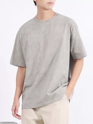 Men's relaxed fit t-shirt in Carbon Gray, cotton blend, with a crew neck and short sleeves.