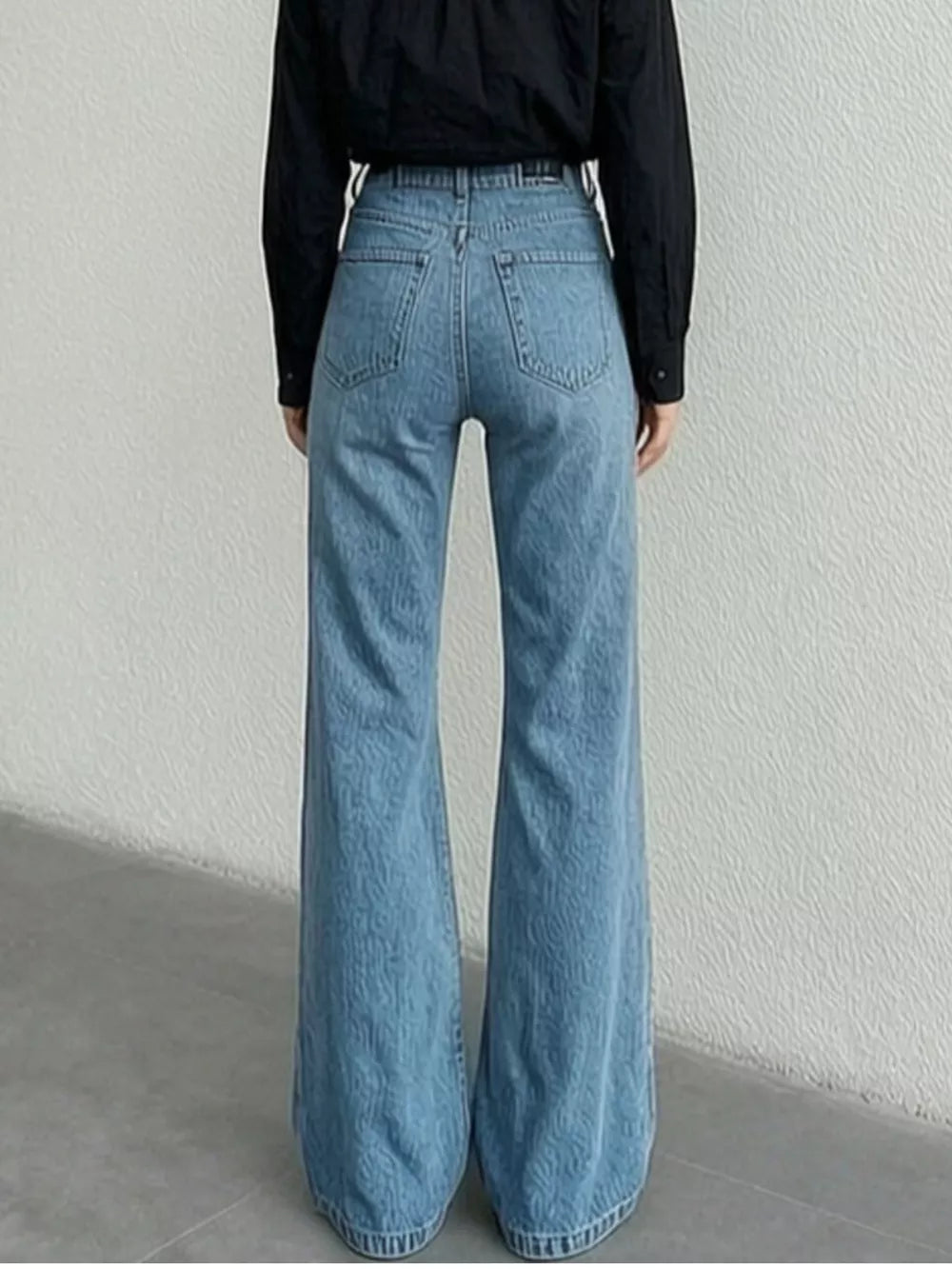 High-waisted Bootcut Jeans in Light Blue, close-up detail