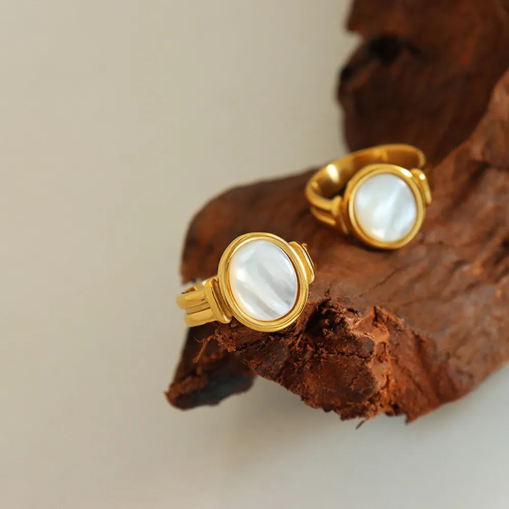 Gold oval signet ring with mother-of-pearl inlay detail