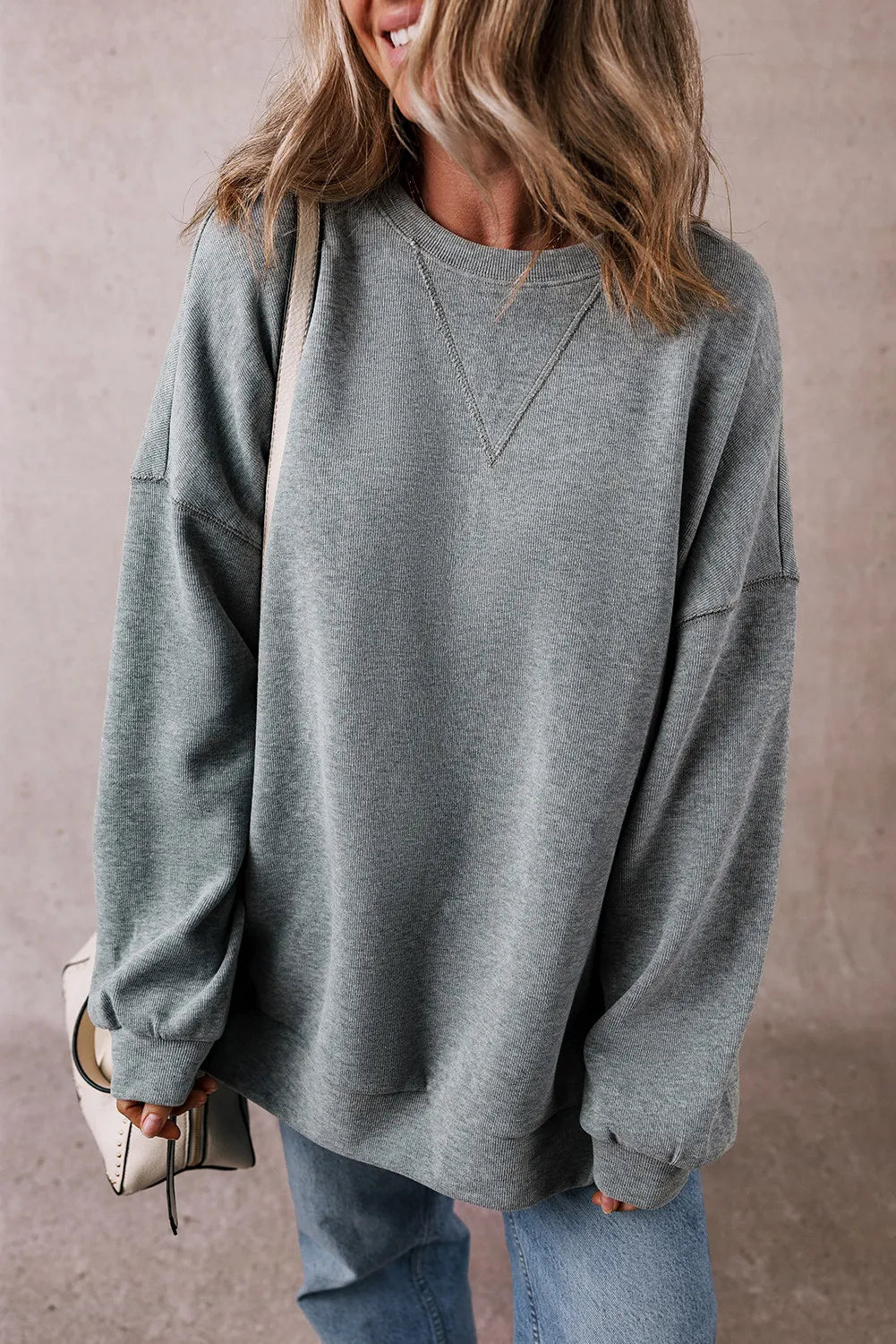 Relaxed fit ribbed sweatshirt in dark gray with crew neck and V-stitch detail.