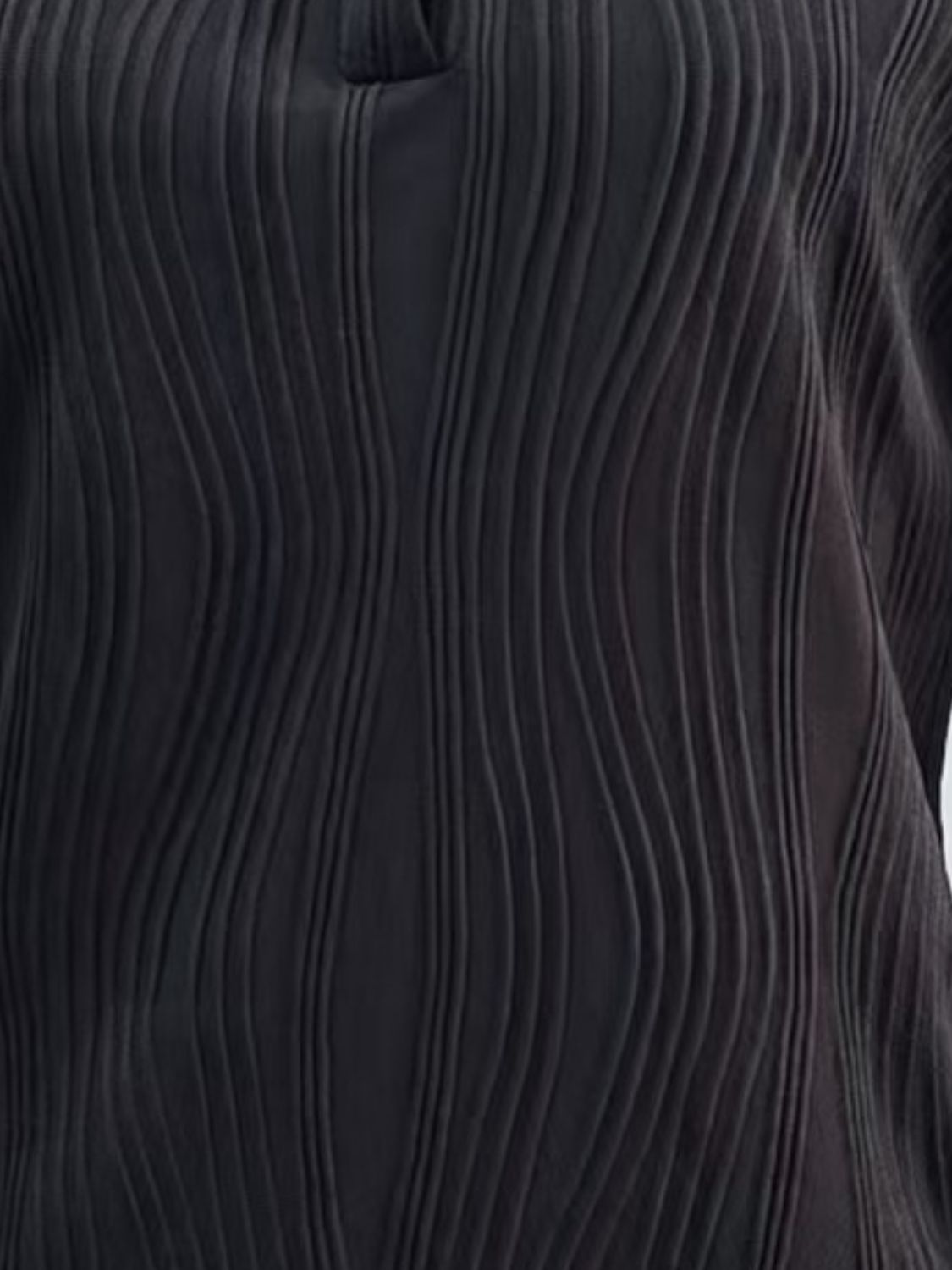 Black collared blouse with wave-effect pleats