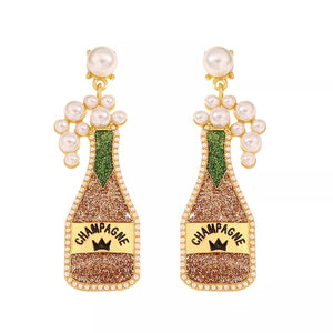 Champagne bottle drop earrings with pearls and glitter, in gold and green.