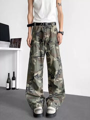 Oversized camouflage cargo pants in 100% polyester with multiple pockets.