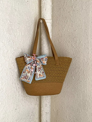 Straw Woven Shoulder Bag in Brown, fit detail