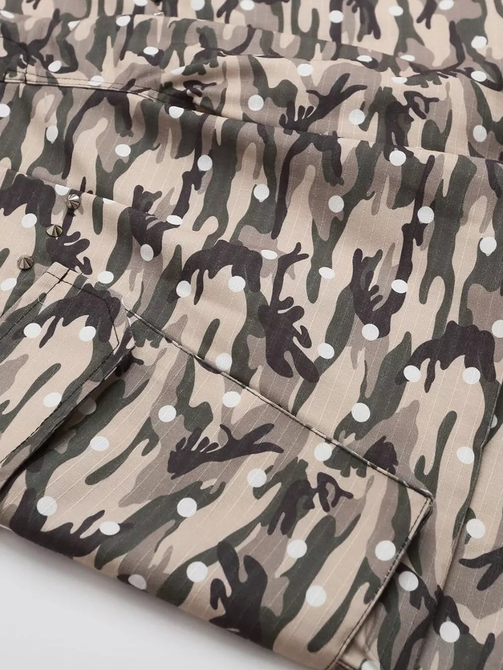 Men S Camouflage Cargo Capris in Green Camouflage, model styling view