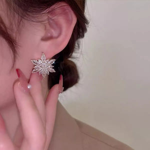 Elegant snowflake stud earrings, 18K gold-plated, with sparkling crystal details.