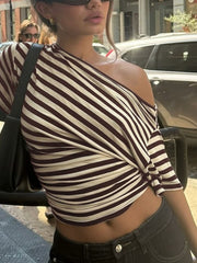 Cropped one-shoulder striped t-shirt in dark gray with a twisted detail.