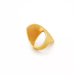 18k gold-plated ring with twisted texture and vertical ribbed detail.