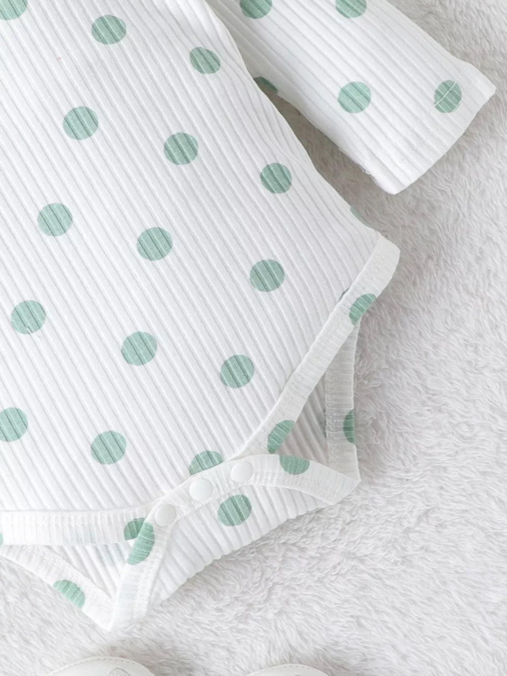 Children's Ruffled Polka Dot Bodysuit And Pants Set in Light Green, close-up detail