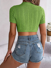 Green cable knit crop top with openwork detail and short sleeves, made of 100% viscose.