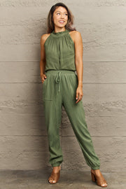 Textured gauze drawstring jogger trousers in matcha green with elastic cuffs and pockets.
