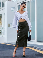 Button-front denim midi skirt in black with a slit and button detail.