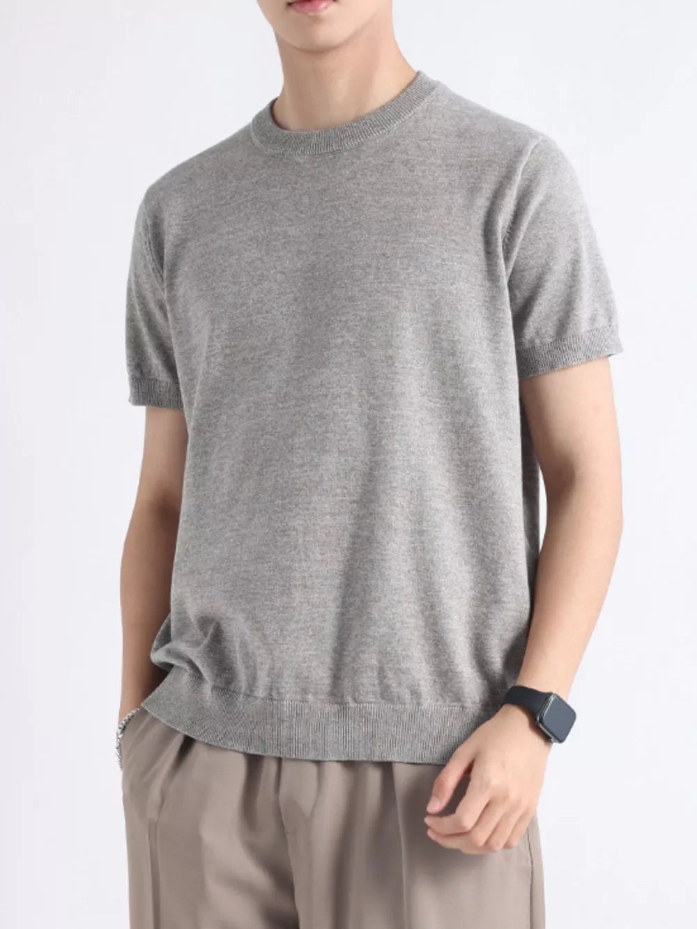 Men's gray knitted t-shirt with crew neck and short sleeves