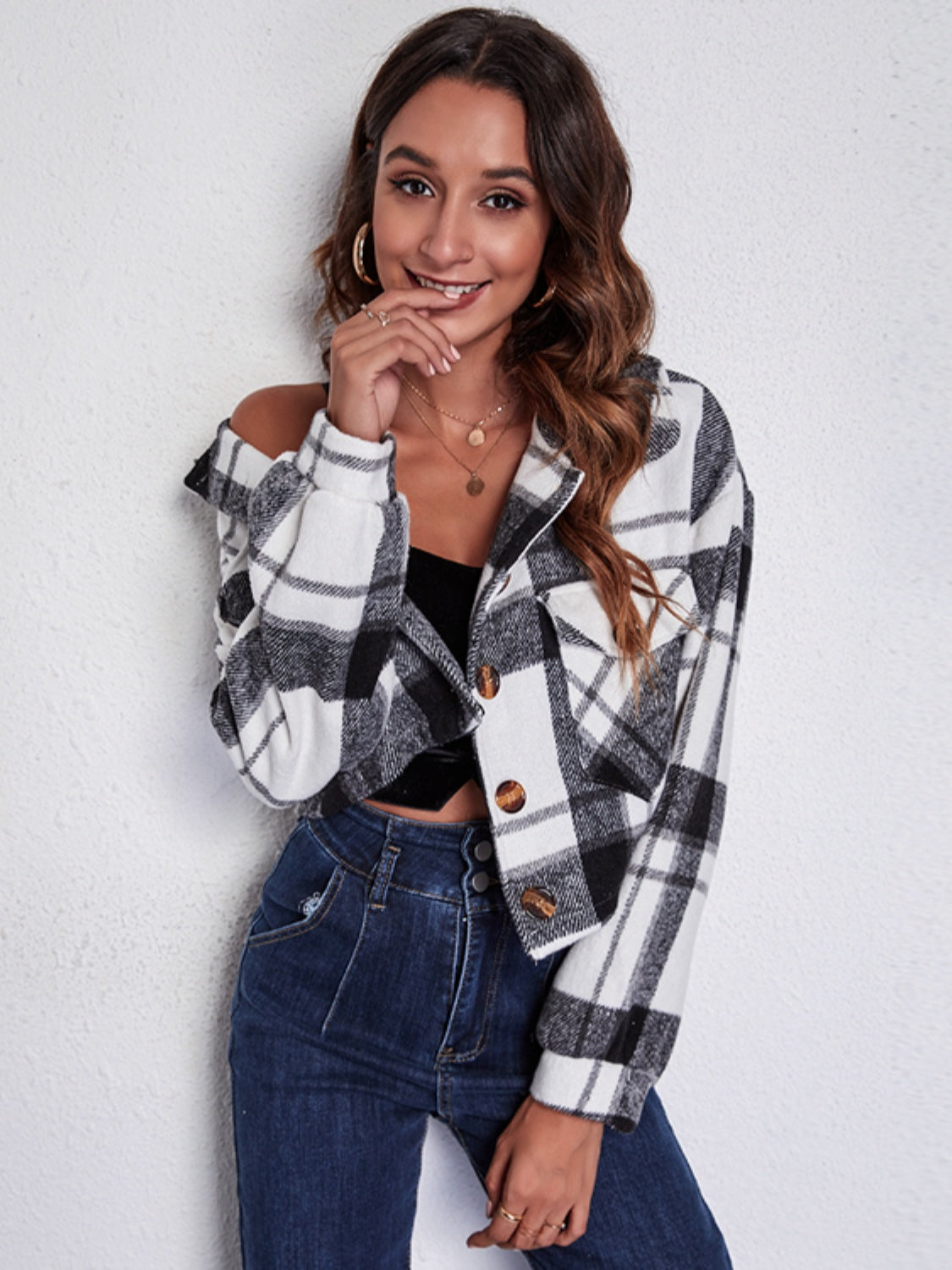 Chic plaid jacket in white and black with button closure and chest pockets.