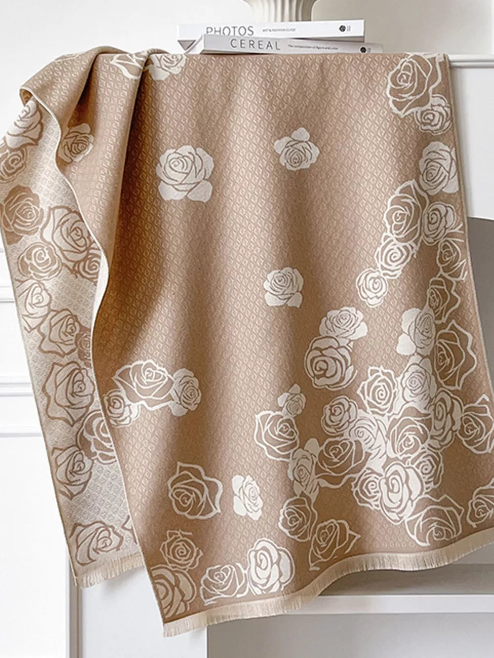 Elegant floral pattern scarf in khaki with white roses, featuring a diamond weave texture.