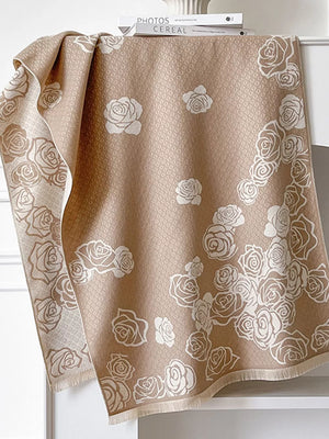 Elegant floral pattern scarf in khaki with white roses, featuring a diamond weave texture.