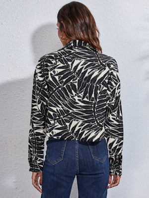 Checkerboard cropped shirt jacket with leaf print, buttoned, black and white.