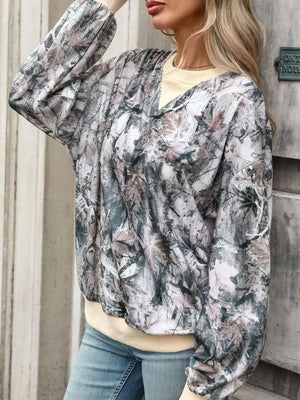 artsy sweatshirt in Camouflage with v-neck