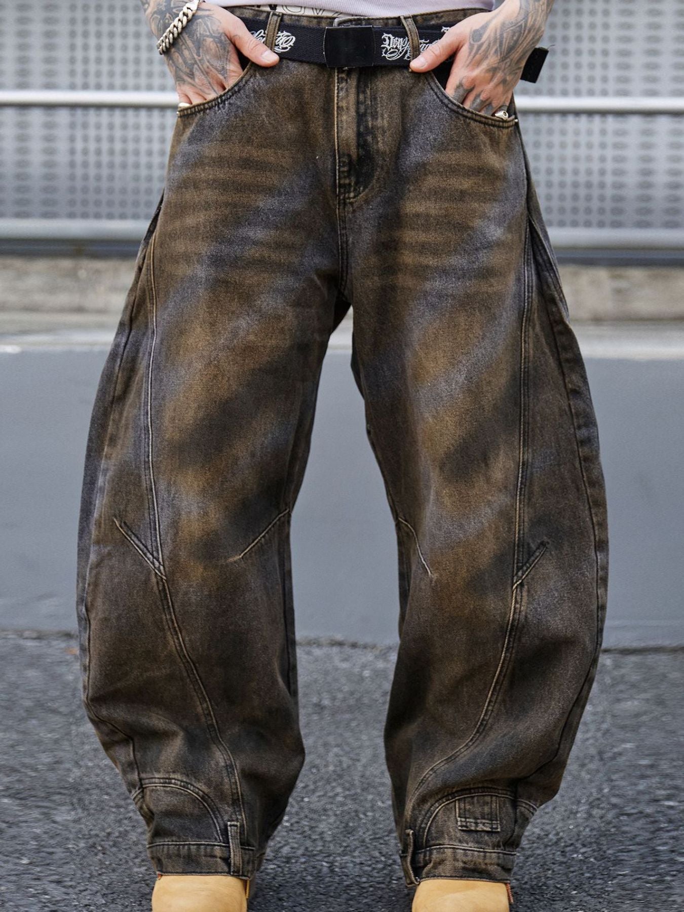 Men's distressed wide-leg cotton jeans in dark gray with baggy fit.