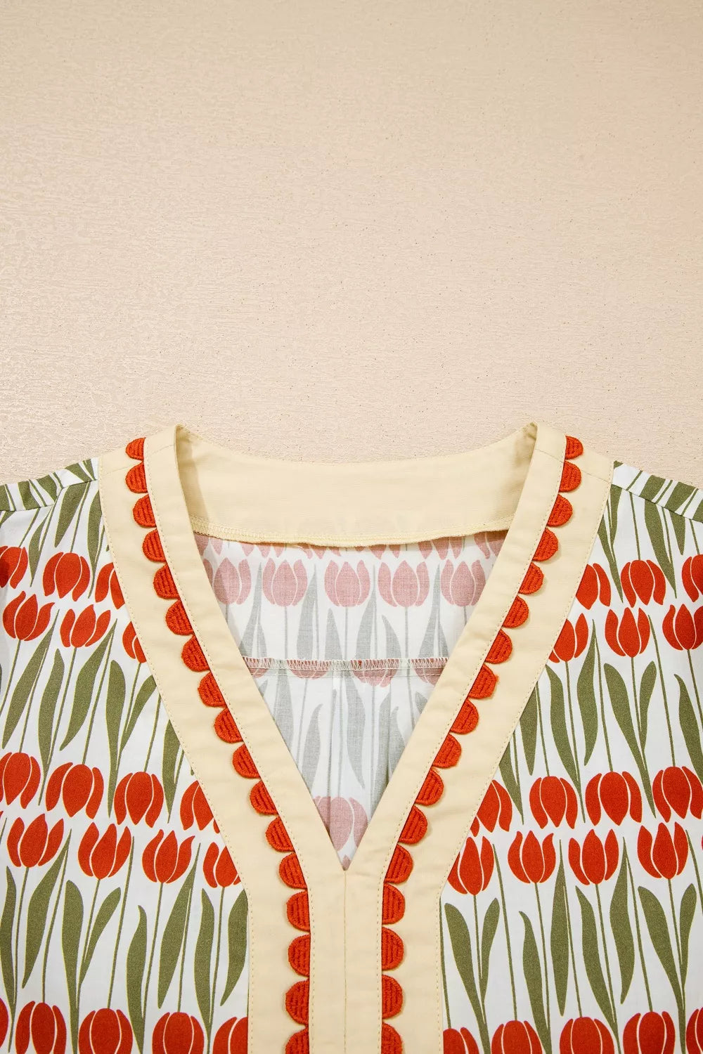 Cotton mini dress with vibrant red tulip print, V-neck and scalloped trim.