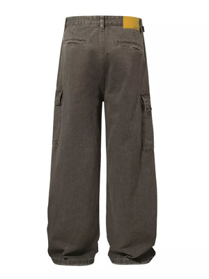 Casual cargo pants in Army Green with flap pockets and button closure.