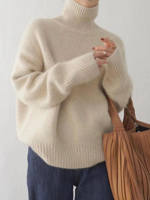 Cream cashmere turtleneck sweater with relaxed fit and ribbed cuffs and hem
