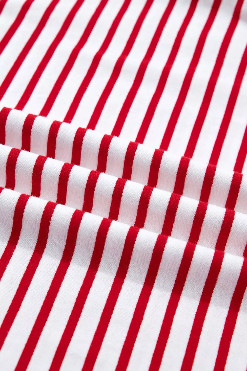 Classic striped maternity t-shirt in red and white cotton with puff sleeves.