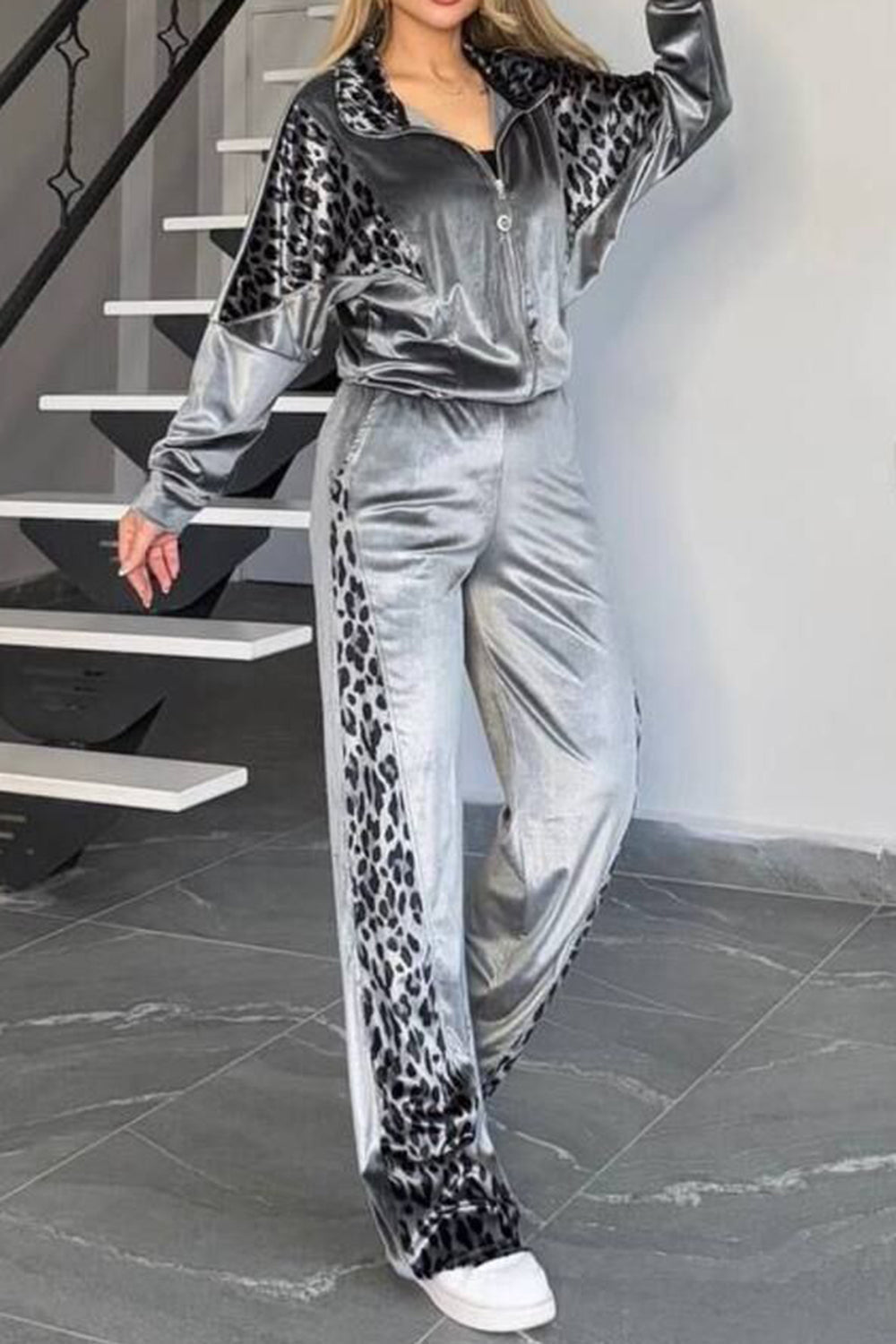 Velvet tracksuit with leopard print panels in gray.
