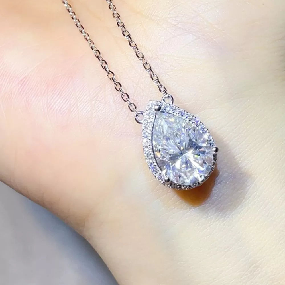0.5 Carat Sterling Silver Moissanite Pendant Necklace, close-up detail